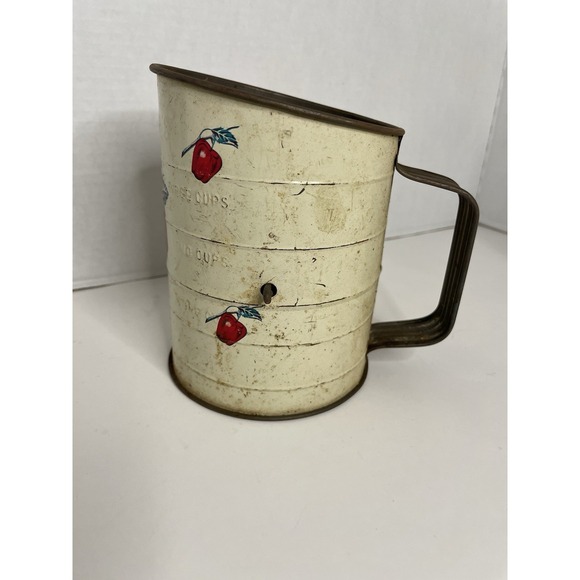 Vintage Bromwell's 3-Cup Metal Flour Sifter Farmhouse Apple Design - Picture 5 of 8